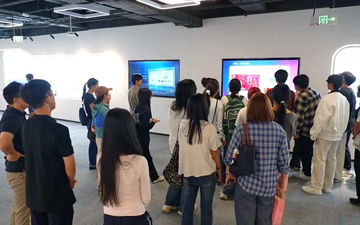 赋能园区|走进石景山科创前沿,探秘智能产业