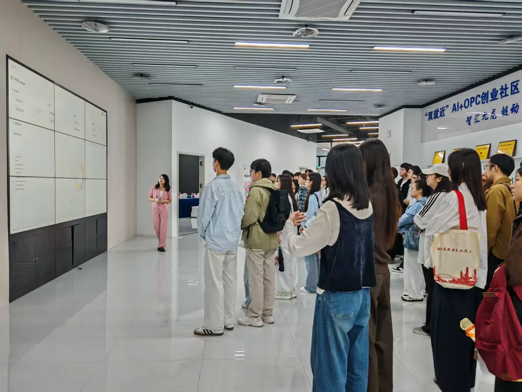 巴南区这场职业体验 让116名大学生看见“一人公司”的可能